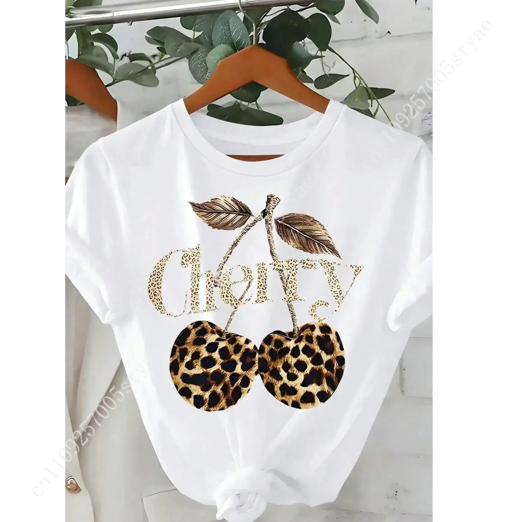 Tee Graphic Print - Dames T-shirt met kersen- en luipaardprint,